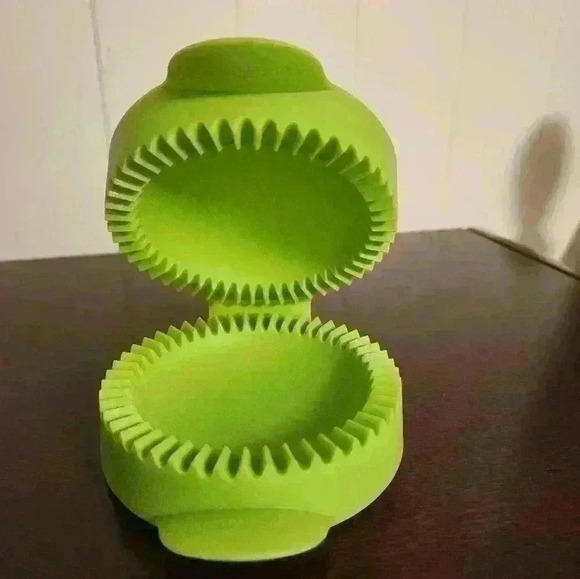 Tupperware Mini Pie Maker  7271a - Picture 1 of 4